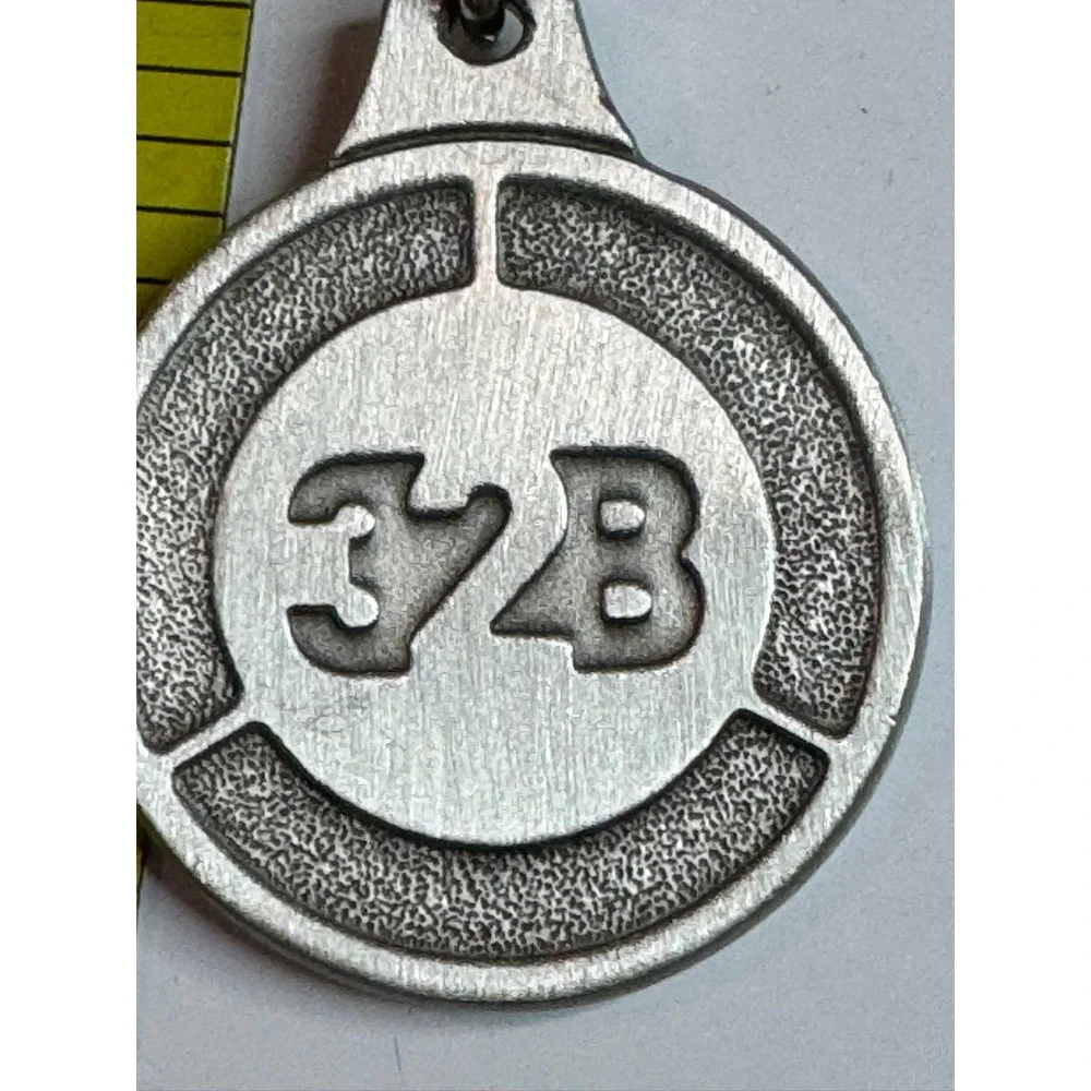 Vintage Solid Pewter‎ 32B Medallion Keychain Silver Tone Textured Round Key Ring
